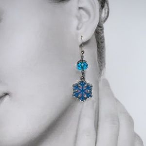 New  Hand Crafted Snowflake ❄️ Dangle Earrings